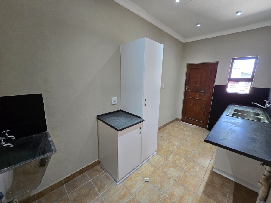 To Let 4 Bedroom Property for Rent in Hospitaalheuwel Free State